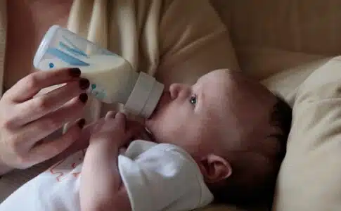 Les différents types de lait pour bébé : lequel convient le mieux à votre enfant ?