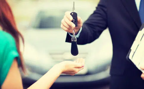 Remise de clés au propriétaire d'une voiture star 2019