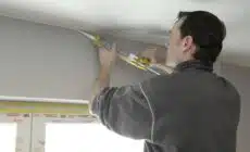 Utiliser le joint acrylique pour la peinture : astuces et conseils