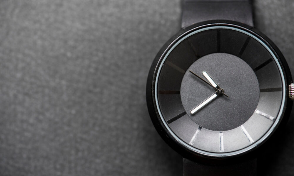 Caoutchouc haute qualité : une alternative chic et moderne au bracelet montre en cuir ou acier